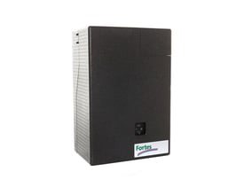 Fortes Energy Homeheat VV-1/T vandvarmer med trykudligner i sort, isoleret kabinet og logo, set fra en let skrå vinkel.