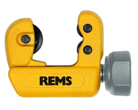 Rems rørskærer fra siden, gul med grå drejeknap, viser skærehjul og ruller til rør på 3-28 mm.