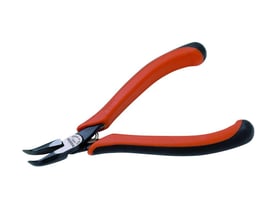 Nærbillede af Bahco spidstang 130mm 60GR 4833 Ergo, viser de bukkede spidser og Bahco logo på bladet.