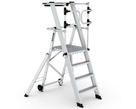 KEYPRO platformsstige med 3+1 trin i aluminium, med stor skridsikker platform og selvlukkende rækværk.