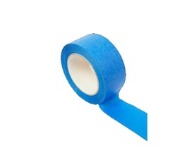 Roliba afdækningstape i blå, 50 mm bred og 50 meter lang, 130 my tyk med UV-resistent akrylklæbemasse.