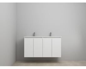 Sanibell Online møbelsæt, 121x46,5 cm, hvid højglans med fire grebsfrie låger, monteret med to krom vandhaner og en dobbelt porcelænsvask.