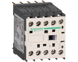 Schneider Electric TeSys K kontaktor LC1K1201B7 set fra en anden vinkel, viser tilslutninger og mærkninger.