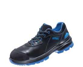 Atlas sikkerhedssko SL 64 i sort okselæder med blå detaljer, snørebånd og ydersål. Skoen er str. 47.