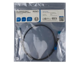 Deltaco SFP28 til SFP28 25G DAC-kabel på 1 meter, passivt, i original emballage med specifikationer og brandinformation.