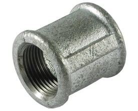 Unico muffe/muffe 1/2" galvaniseret, vist isoleret på hvid baggrund.