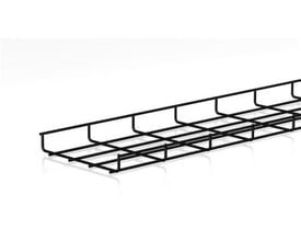 Sort BK8-gitterbakke på 35/200 mm og Ø4,0 med åbent trådgitter, set skråt fra oven.