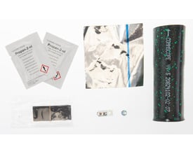 CommScope FIST-varmekrympekit til rund port med sort krympeslange, renseklude, folieposer og små metaldele.