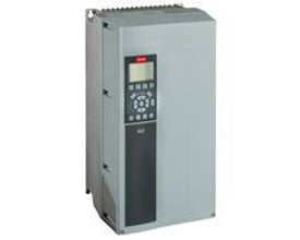 Danfoss VLT AQUA Drive FC 202 frekvensomformer, 5,5 kW, trefaset, IP55, med grafisk betjeningspanel.