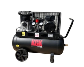2 hk semiprofessionel værkstedskompressor i sort med KGK logo og 50 liters tank på hvid baggrund.