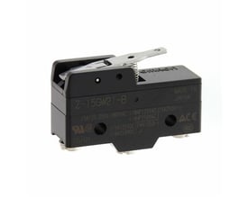 Omron Z-15GW21-B generel basiskontakt med kort hængselhåndtag, mærket 'Made in Japan' og 15A kapacitet.