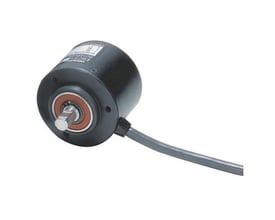 Omron inkrementel encoder med 8 mm aksel, robust sort hus og 2 meter kabel, med synlig mærkat.