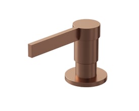 Lavabo Alkymist sæbedispenser i kobberfarvet PVD/rustfrit stål med rund fod og lang, flad pumpearm.
