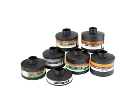 Forskellige 3M Pro2000 filtre, herunder CF32, CF22 og PF10 typer, vist samlet på en hvid baggrund.