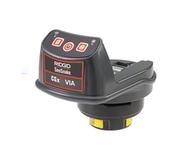 Ridgid CSx Via optager til SeeSnake tromler, vist forfra med knapper til trådløs forbindelse og tænd/sluk.