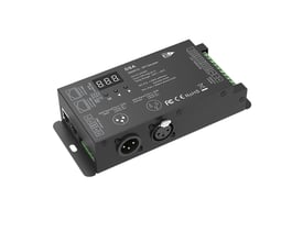 Sort DMX512-SPI-dekoder og RF-controller med display, knapper og tilslutninger, set skråt forfra.