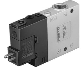 Festo ISO cylinder DNC-100-250-PPV-A med metalhus og sort elektrisk tilslutning med synlig mærkning.