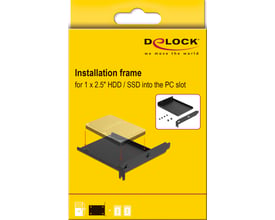 DeLock monteringsramme til én 2,5″ HDD på gul emballage med illustration af montering i et PC-slot.