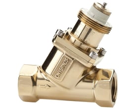 Detaljebillede af Frese Optima Compact DN15 strengreguleringsventil i messing, med synlig angivelse af DN15/PN25 og hvid justeringsmekanisme.