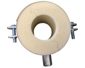 Nærbillede af Isoglobal rørbærer VVS, 22x60 mm, der viser den 2-delte PIR-isolering med M8/M10 gevindbolt og galv. bøjle.