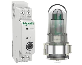Schneider Electric IC 100 skumringstimer vist sammen med en udendørs lyssensor, klar til installation i et belysningssystem.