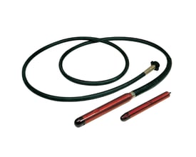 Mekanisk stavvibrator med 48 mm vibratorhoved og 3,0 m fleksibel slange i mørkegrå med et andet mindre vibratorhoved ved siden af.
