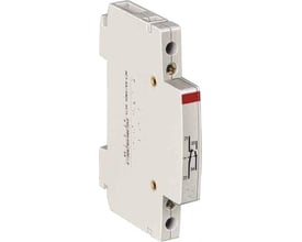 ABB hjælpekontakt S2C-H11L set fra siden, med tydelig mærkning af 1NO og 1NC kontakter samt den røde indikator.