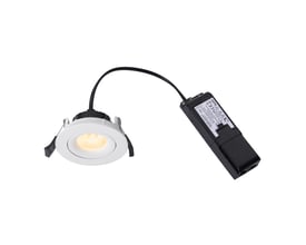 Nordlux Aliki hvidt indbygningsspot med integreret LED, vist med driver og tilslutningskabel på hvid baggrund.