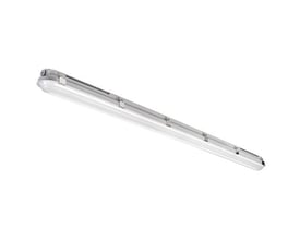 SG Armaturen Tysnes 66 armatur, 1500mm langt, hvidt lys 4000K, IP66-klassificeret med grå metalprofil og klar plastafdækning på hvid baggrund.