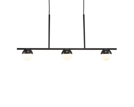 Sort mat Nordlux Contina pendel med tre hvide glas skærme, fotograferet mod en ren hvid baggrund.