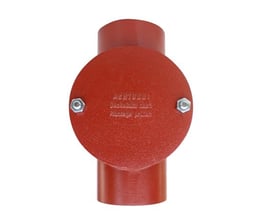 Preis & Co SML renserør i rød støbejern med en diameter på 80mm, med påmonteret inspektionslåg.