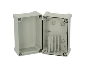 Åben Fibox TEMPO kasse med dimensionsmålene 187x122x130mm, viser monteringsmuligheder og PUR-pakning.