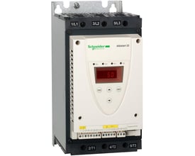Schneider Electric Altistart 22 softstarter med 57A og 30kW kapacitet, viser den digitale skærm og kontrolknapper for motorstyring.