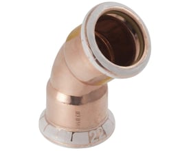 Geberit Mapress 15 mm kobberrørsbend på 45 grader, viser muffe-til-muffe forbindelse med hvide og gule indikatorringe.