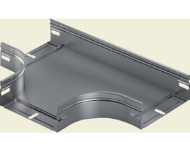Legrand P31 T-stykke i galvaniseret stål til kabelbakker, 60x100 mm, vist på neutral baggrund.