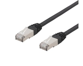 DELTACO S/FTP Cat6 patchkabel på 5 meter i sort, vist med to RJ45 stik og metalafskærmning.
