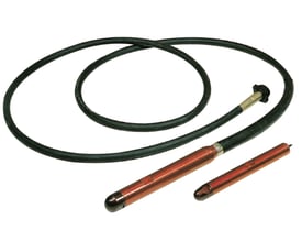 Mekanisk stavvibrator med et 25 mm vibratorhoved og 1,5 m fleksibel slange, designet til betonarbejde.