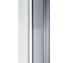 Svedbergs Skoga byggeprofil i mat aluminium, vist tæt på med de lange, glatte profilflader.