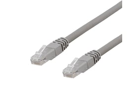 Deltaco U/UTP Cat6a patchkabel på 0,3 meter i grå halogenfri udførelse med klare RJ45-stik, vist med kabelbøjning.