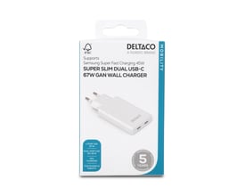 Hvid Deltaco USB-C-vægoplader på 67 W med to USB-C-porte vist på emballagen forfra.