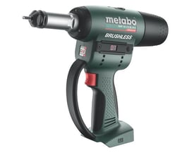 Metabo NMP 18 LTX BL M10 akku-blindnittemøtrikpistol i grøn og sort med display og greb.