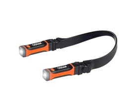 Osram LEDinspect WEARABLE NECK LIGHT med 265 lumen og IP54. Lampen har orange greb og et fleksibelt, sort bånd til at bære om halsen.