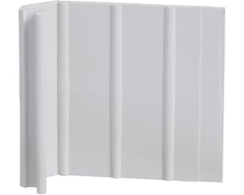 Nærbillede af Schneider Electric spændstykke til kanalstabilisering, hvid PVC med lodrette riller.