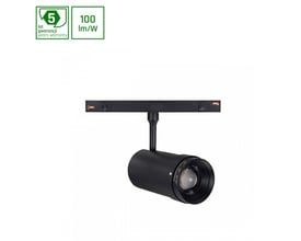 System Shift Spot Zoom M 12W i sort med 5 års garanti og 100 lm/W. Spotten har justerbar spredningsvinkel og monteres på en skinne.