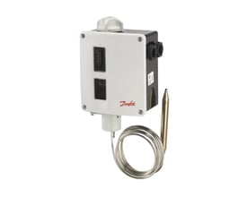 Danfoss RT124 termostat i sort og hvid med 2m kapillarrør og fjernføler, fremviser skalamærker og reset knap.