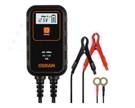 Osram BATTERYcharge 904, en smart 4A batterilader til 6V/12V køretøjer, vist med klemmer og ringterminaler.