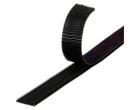 3M Dual Lock SJ3550CF koblingsløsning, sort, 25mm x 5m, type 250, vist med et tæt kig på de sorte knopper og den selvklæbende bagside.