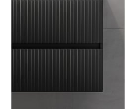 Sanibell Proline møbelsæt front med lodrette lameller i matsort og integreret greb. Detaljebillede viser den taktile overflade og moderne design.