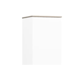 Svedbergs topplade til højskab i sand, 35,5 x 1,2 x 35,5 cm, vist monteret på et hvidt skab set skråt fra siden.