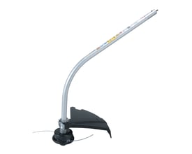 Makita trimmerforsats med buet, sølvfarvet skaft og sort beskyttelsesskærm, monteret med trimmerhoved.